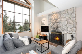 Stoneridge 12 | Modern & Bright Townhome Close to Ski Hill w/ Hot Tub & Parking